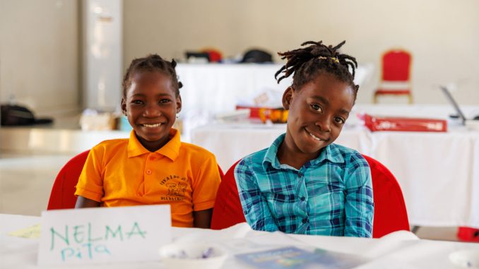 Adolescentes mais velhos ganham chance de proteção com o lançamento da campanha de vacinação contra o HPV em Moçambique
